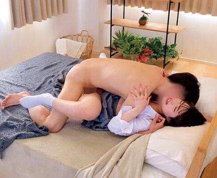 ［盗撮×女子校生］抑えた秘めたエロさを露わにし、緊張しながら濡れたワレメで一物を迎える女子学生