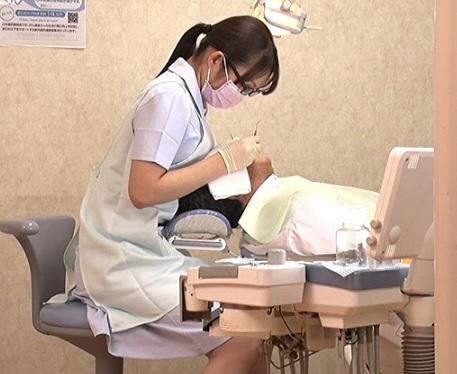 〖手コキ＠騎乗位〗悩ましい肉体で男性器にムラついて優しい挿入から激しい交わりになり情熱プレイを楽しむデカ乳女