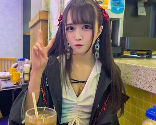 〖手コキ＠バック〗丁寧なフェラで通常ペニスから超勃起ペニスへ育てて秘部を激しく貫いてもらう美娘