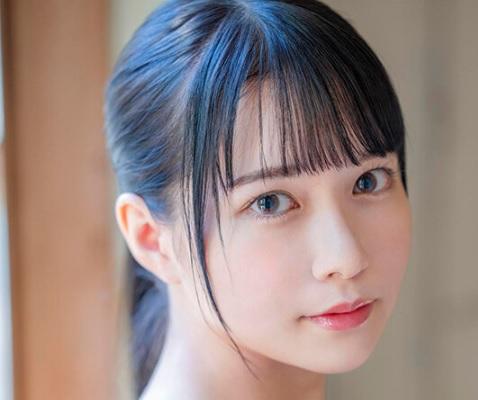 〖ベロチュー＠騎乗位〗乳首弄りされるだけでも敏感ボディが反応し汁垂らしながらぶち込まれて歓喜してしまうお嬢ちゃん