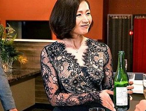 【社長夫人NTR】不祥事により退任を余儀なくされた社長の妻を寝取る！部下の男が会社も妻も全て奪い尽くす《熟女レイプ》
