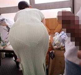 《人妻NTR》無防備な格好で近所を出歩く奥さん、下着が浮き出てるマキシワンピに勃起した僕は我慢できず…《レイプ》