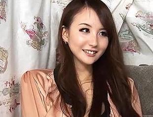 〖人妻ナンパ〗女優のようなルックスのセレブ妻！エッチな質問をされてもお上品に対応するけどホテルに移動して生パコしちゃう