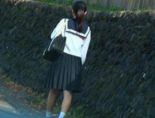 【田舎JK】一人で下校中の女子を走って追い回す性犯罪者！車で連れ去って制服女子とたっぷり愛し合う【中出しレイプ】