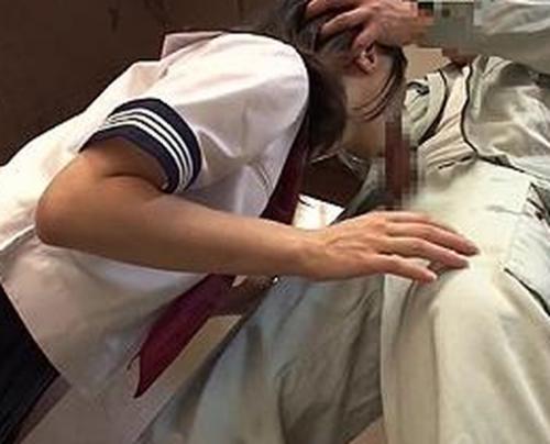 【JK】セーラー服のロリ少女が犯されちゃう！業者のフリした男に媚薬チンコを口にねじ込まれて強制発情《中出しレイプ》