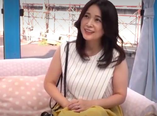 《MM号》素人ナンパで四十路の綺麗な奥さん！色気たっぷりの妖艶な熟女が男性のエッチな悩み相談に真摯に乗ってくれる