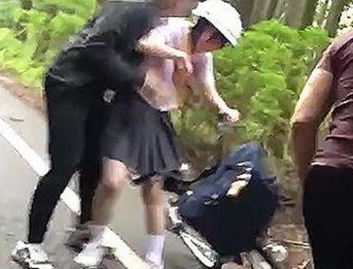 ※鬼畜レイプ【田舎JK】下校中のヘルメット女子を車で拉致！世間知らずのロリ娘が男たちにガチ陵辱で悶絶イキ《中出しレイプ》