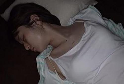 《盗撮》思春期の弟くんが暴走！姉の寝室に侵入して成長途中のカラダを勝手に使用して大量射精《昏睡レイプ》