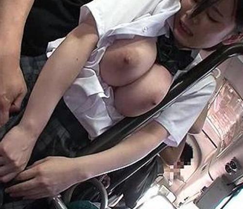 【JK痴漢】優等生な見た目のくせに犯則級に大きなおっぱいが魅力的！痴漢師に無理やり挿入されて涙目で痙攣イキ《レイプ》