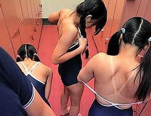 ※ロリ注意【中○生】大人のことに興味津々なおバカ3人組を騙して未使用マンコに順番にゴム無し挿入《中出しレイプ》