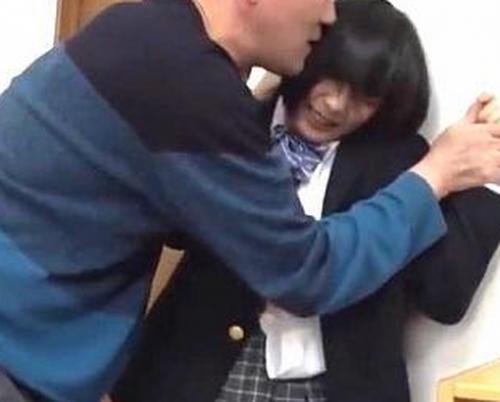 【JK】レイプ合法化法案が可決！ずっとセックスしたかった実娘のロリマンコに堂々と挿入する変態野郎《中出しレイプ》