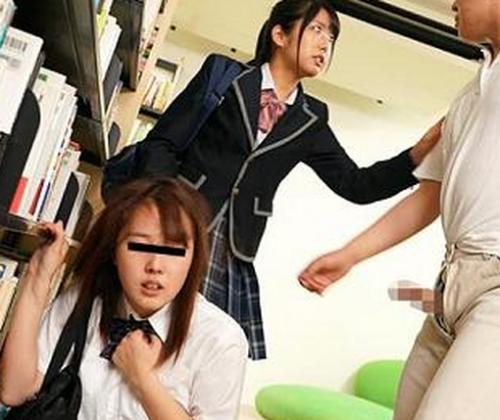【JK】痴漢現場を邪魔して逆恨みされてしまう…ガチギレ痴漢師に襲われてフェラ強要・無理やりゴム無し挿入《レイプ》前乃菜々