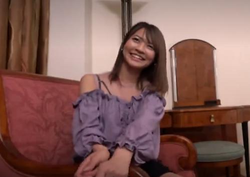 《素人》こんなに可愛い見た目の美人でオチンポ大好きという精子ごっくんしてくれる天使のような女性とのハメ撮り