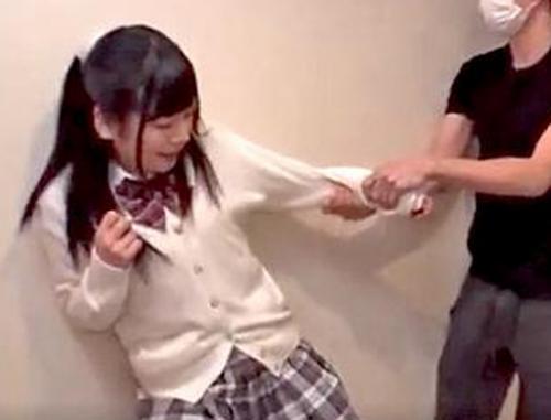 【JK】帰宅した少女を犯すために待ち伏せする強姦魔！ロリかわ少女がキチガイ男に肉棒パコパコされて何度も痙攣イキ《レイプ》