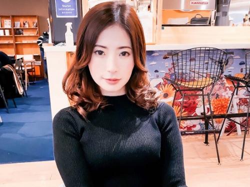 〖手コキ＠人妻〗結局ドスケベなので深い挿入を楽しみ内面から噴出する快楽に身を任せる人妻