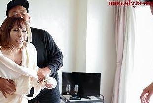 《ながえスタイル》ハネムーン旅行でレイプ被害！旦那が見てるのに犯されて感じてしまうドスケベ奥様《レイプ》