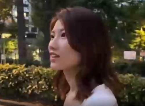 妻を寝取って欲しい変態夫に頼まれ…初対面の男性とセックスをすることに！？乗り気じゃなかった妻はだんだんと喘ぎ始めて…！