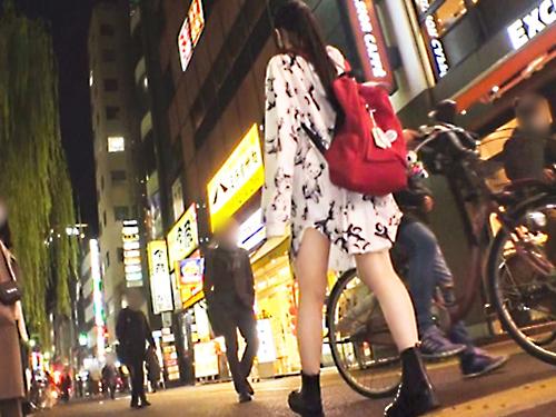 ＜美少女×ナンパ＞美白貧乳ボディ★くびれプリ尻！日暮里の黒髪ロング美少女学生さん※淫汁溢れる敏感ま◯こでアヘ顔交尾！