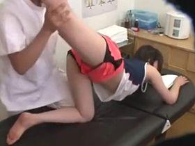 なんだかカラダが火照ってきちゃった…スポーツ強豪校の美少女jkに媚薬茶を飲ませ、ユニフォーム姿でオイルマッサージ開始
