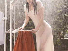 ゲリラ豪雨で洗濯物取込中の若妻のボディラインがくっきり！ガマンできず襲っちゃいましたｗｗ