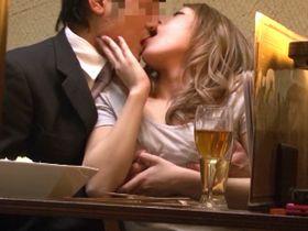 ＜SEX盗撮＞友達の彼氏と意気投合！居酒屋でえっちし始めた激かわギャル！