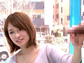 ＜素人ナンパ企画＞上京したばかりの女の子は押しに弱い！？言われるままにデカチンしゃぶり始めたｗｗ＜マジックミラー号＞