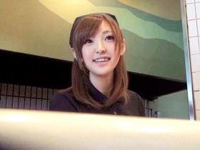 ＜素人ナンパ＞ネコみたいなルックスと八重歯が可愛すぎ！「将来は芸能人になりたい」という20才のフリーターをGET！！