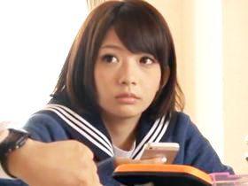 コタツの中は完全無防備！皆で勉強してる最中にクラスのアイドルjkにエッチなイタズラｗｗｗ麻里梨夏