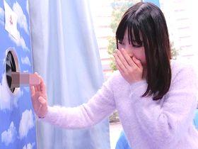 ＜素人企画＞失敗したらNTR中出し！学生カップルが「彼氏のチンポ当て」ゲームにチャレンジ！マジックミラー号