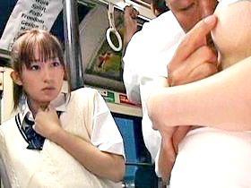 ＜jkレ○プ＞目の前でOLさんが！衝撃的な出来事で動けなくなってたら自分も巻き込まれちゃうポニテ美少女；；