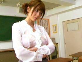 Ｈcup爆乳な担任は多汗症！？「胸を拭いて♡」ってお願いされて思春期チンポは暴発寸前ｗｗ