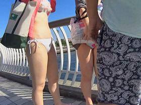 女同士で海水浴場へ来て泳いでも焼いてもいない子はナンパ待ちに決まってる！誘ったらあっさりヤレた！