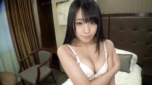 体を跳ねさせて感度が相当良い 男優に跨り激しく腰を振ったりゴリゴリすると気持ち良い部分では積極的に大胆な行動もしながら