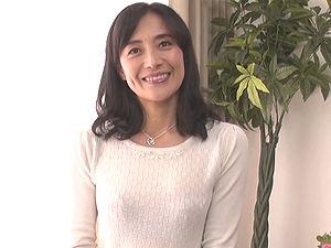 50歳！五十路の清楚な美熟女がAV出演！授乳プレイで手コキ射精、ハメ撮り！中出し！アラフィフ人妻熟女・平岡里枝子