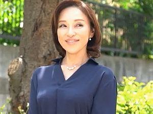 52歳！美魔女ｷﾀ！五十路の人妻熟女たちがAVデビューし初撮り！スレンダー、美熟女、黒乳首おばさん登場！中出しハメ撮り！