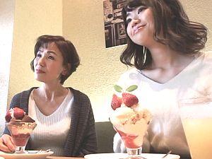 六十路GET！母娘丼！巨乳な娘連れの人妻熟女ナンパ！スレンダー還暦60代お母さん！3P乱交・親子丼、中出し！高齢熟女