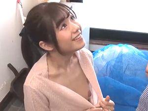 胸チラ！ノーブラ・ノーパン美人妻がｷﾀ！童貞を誘惑して他人棒をフェラ、素股、騎乗位、バック、中出し筆おろし！