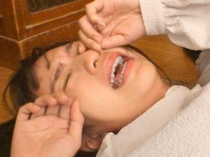 レイプ！非道な近親相姦！実娘を強姦するブッ壊れた鬼畜な父親！妻の不倫ハメ撮り裏切りを恨み似ている娘に復讐！凌辱SEX！