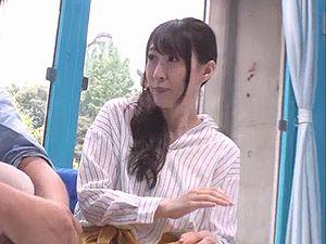マジックミラー！街行く人妻熟女ナンパ！素人企画！スレンダー美熟女な奥さんが他人棒で寝取られ！素股、尻コキ、挿入ハメ撮り！