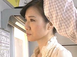 電車痴漢！五十路の清楚な奥さんが手マン潮吹き、フェラ、立ちバックで犯され中出し！50歳のアラフィフ人妻熟女