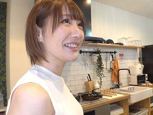 美人妻！素人ショートカット美乳美尻エッチ美女な人妻熟女ナンパ企画！他人棒フェラ手マン着衣えろSEX不倫セックス！エロ動画