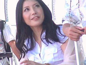 美魔女ｷﾀ！超べっぴん素人の人妻熟女ナンパ！スレンダー巨乳な奥さんと不倫ハメ撮り！他人棒をフェラ、着衣で騎乗位、バック！