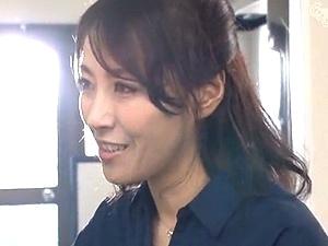 美魔女ママ！四十路のスレンダー美熟女お母さん＆息子がフェラ口内射精、バック、騎乗位！中出し母子相姦！人妻熟女・谷原希美