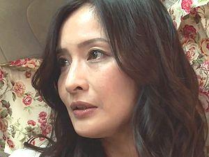 美魔女ｷﾀ！素人の人妻熟女ナンパ！スレンダー＆巨乳な奥さんGET！ホテルや車内で手マン・フェラ、中出し不倫＆カーセックス