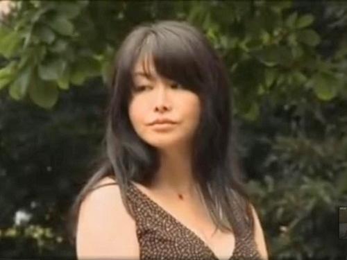 【ヘンリー塚本】欲求不満の溜まった熟女の決断！息子の同級生のチ○ポで解消する淫乱おばさんは淫語言いながら感じまくる！