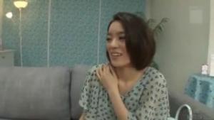 旦那が構ってくれない素人妻に巨根を挿入したら中出し懇願してきたw
