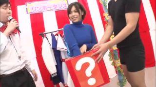 エロい身体つきの素人をゲットしたのでHなゲームで脱がせる