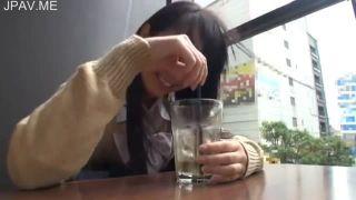 これはヤバイ映像wwJKが悪い男と車内でヤっちゃう
