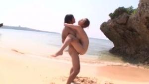 ビーチでナンパした素人ギャルを２人の男優がハメちゃう
