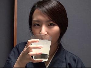 ◆不倫旅行◆熟れたボディの美人妻としっぽり温泉ファック！「もっとぉ..突いてぇ♡」くわえたら離さない強烈チンポ執着ww